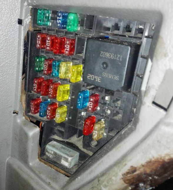 1999 Chevrolet Cavalier Cigarette lighter fuse