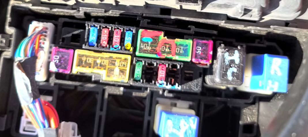 2012 Nissan Rogue fuse box diagram