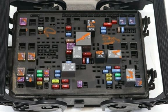 2017 Chevrolet Silverado 2500 fuse box diagram